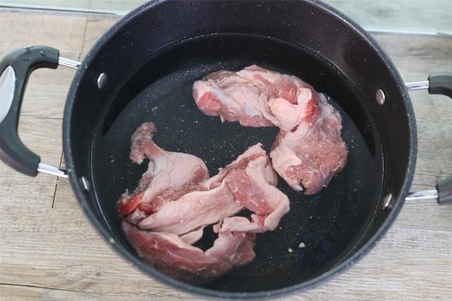 韭菜不适宜什么人群吃，吃韭菜的禁忌人群（中老年人要忌嘴：少吃萝卜韭菜）