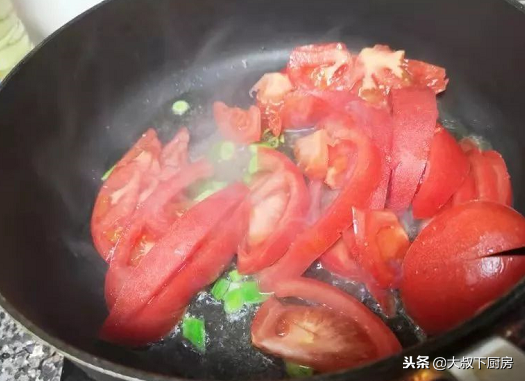 巴沙鱼怎么做好吃又滑又嫩，大叔炖的番茄巴沙鱼