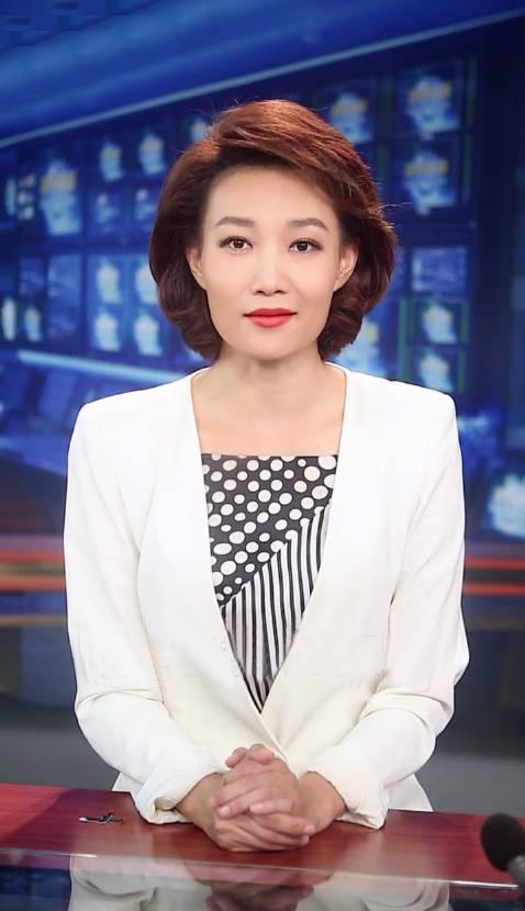 李梓萌主持人简历个人资料（风光背后有艰辛，婚恋成父母的心病）