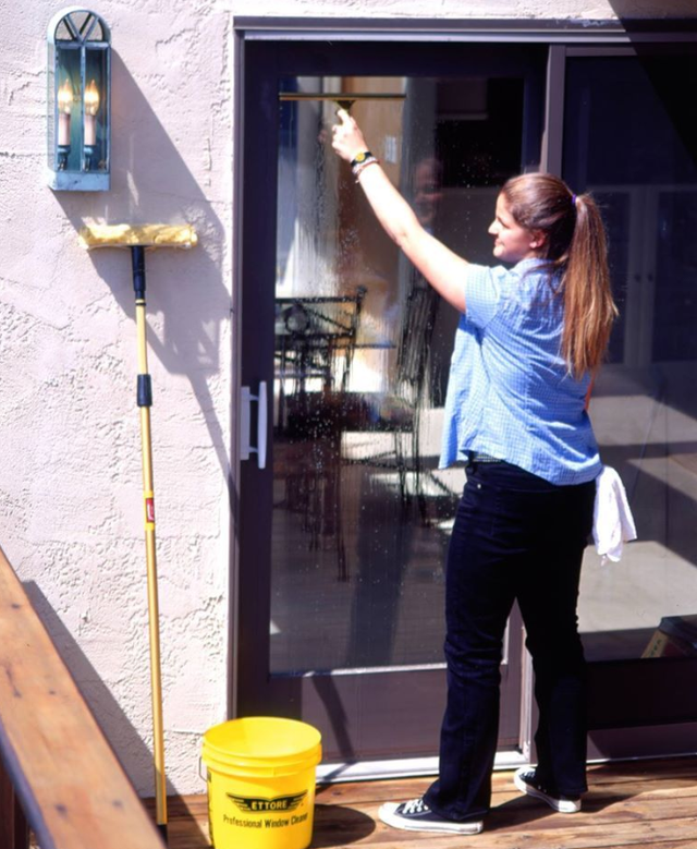 窗户上的贴纸久了如何去除，窗户贴纸时间长了怎么去除（90%的人都不不知道哦）