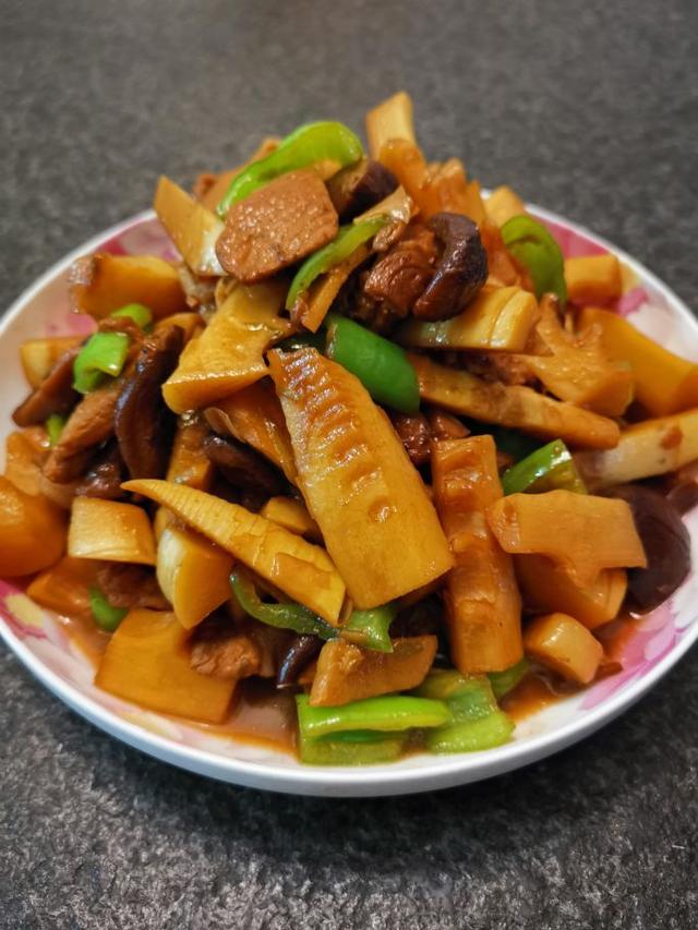 竹笋的做法，竹笋的做法大全家常做法视频（竹笋的家常做法）