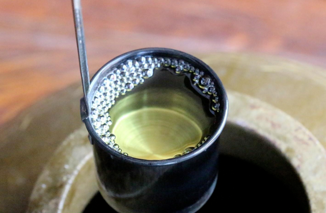 散装白酒与瓶装白酒有什么区别，散装白酒和瓶装酒的区别（散装和瓶装酒到底哪个好）