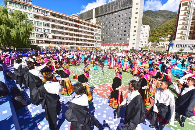 九寨沟海拔最高多少米，九寨沟海拔高度是多少米（中国最美的县城之一）