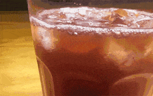 喝完牛奶再喝可乐有坏处吗，喝可乐之后喝牛奶会怎么样（长期喝可乐的危害有多大）