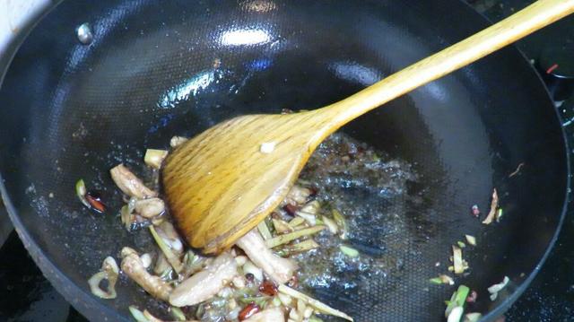 白萝卜要焯水吗，白萝卜馅饺子的萝卜要不要焯水（先焯水还是直接炒）