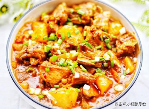 炖排骨汤的做法，孩子爱吃的家常菜（椰子肉炖排骨汤的做法）