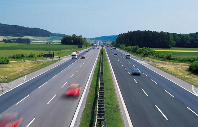 新手开车省油技巧，开车如何节省油技巧（新手开车如何更省油）