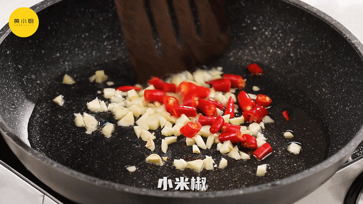 香辣鱿鱼丝怎么做，怎样做香辣鱿鱼丝（超越夜宵摊的香辣鱿鱼）