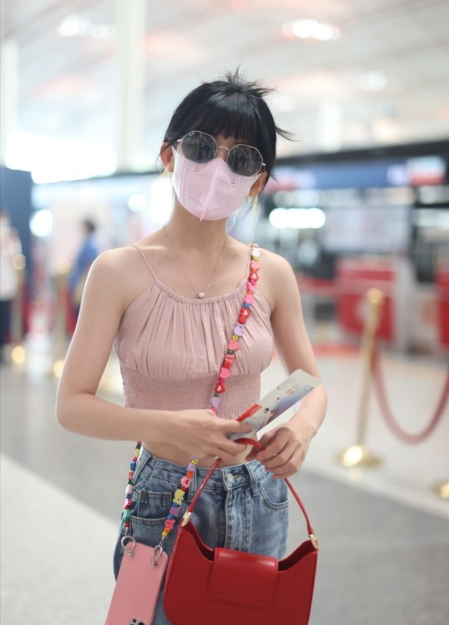 露脐装是什么风格,露脐装的意义(穿露脐装显"三七分"身材比例)