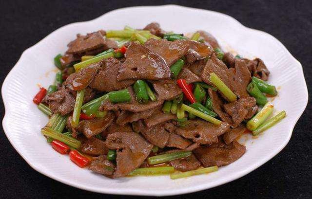 红烧培根金针菇的做法，烧烤培根金针菇的做法（每次做家人都说很好吃）