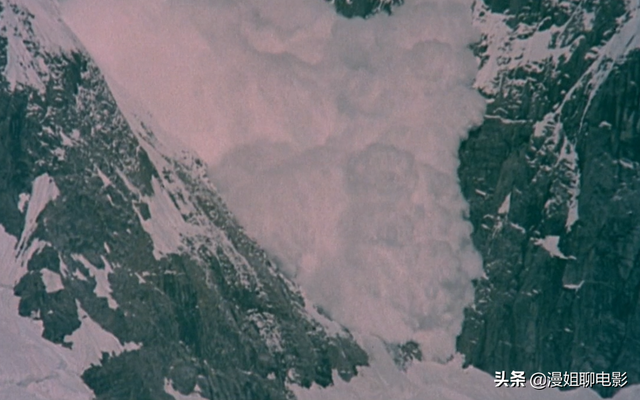 红河谷英文版歌词，红河谷歌词（2次救命之恩换来的却是15分钟内1500人被残忍屠杀）