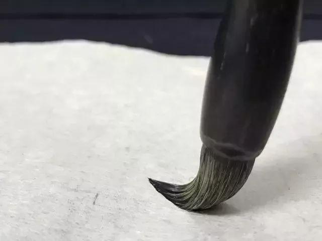 初学者怎样练毛笔字 教你写出好看的书法，初学者怎样练毛笔字（初练毛笔字，究竟如何开始写）