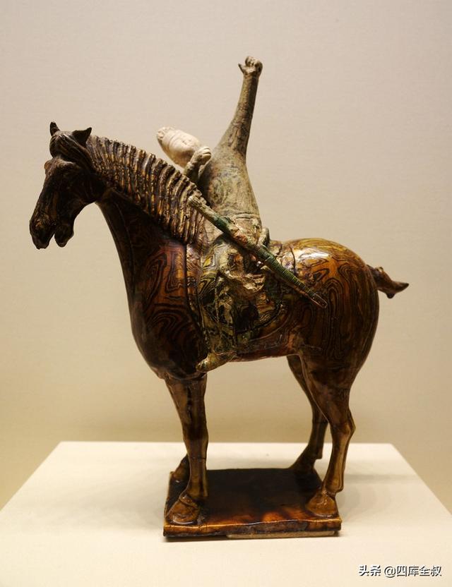 唐三彩是哪三彩，唐三彩有什么（西安、洛阳两地出土的唐三彩）