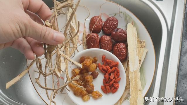 吃牛排的正确方法，牛排的正确吃法（秋冬季牛排正确吃法）