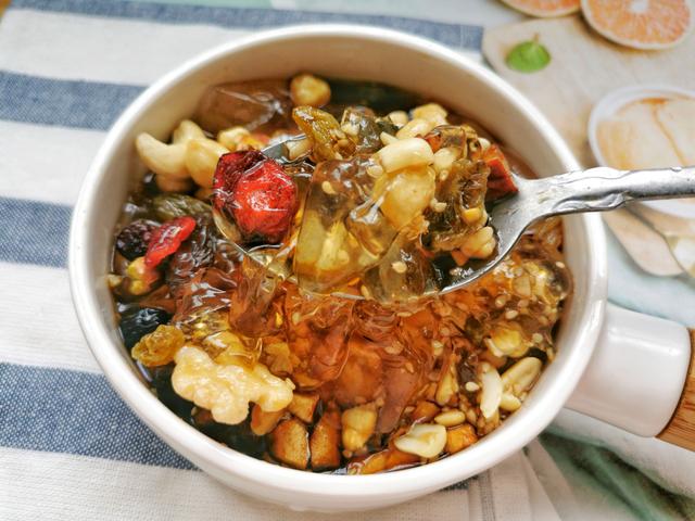 冰粉怎么做它的原料都有什么，冰粉是什么原料做的（分享详细配方比例）