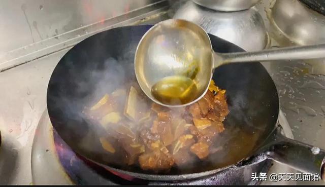 红烧牛排的做法，红烧牛排最正宗的做法（厨师长给你揭秘做法。）