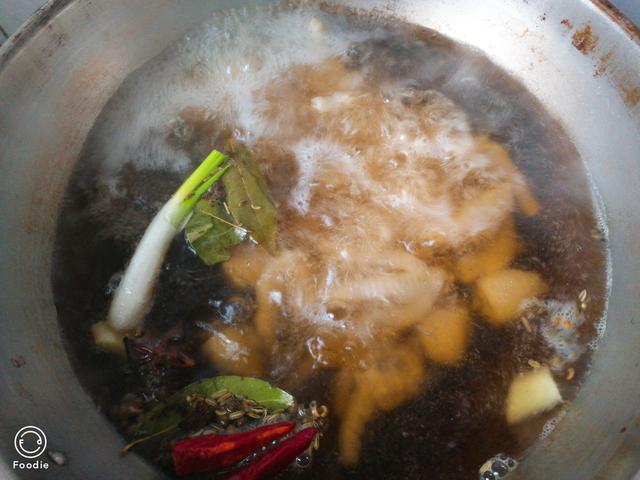 凉拌鸡爪和香辣鸡爪做法，凉拌香辣鸡爪的制作方法和配料（教你做香辣美味的凉拌鸡爪）