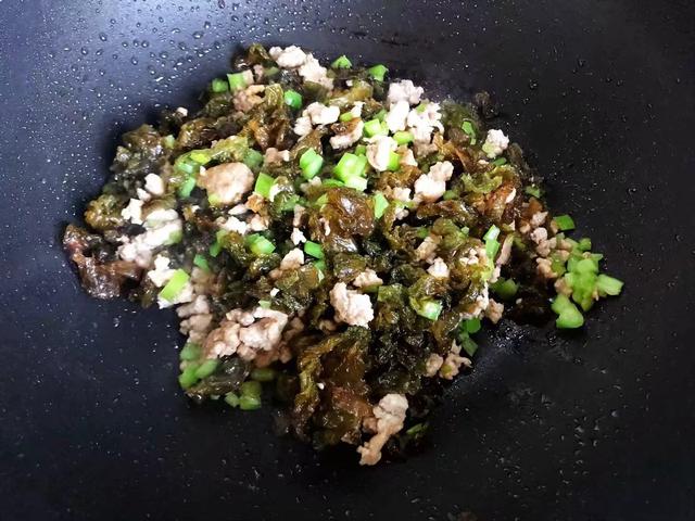 地衣怎么做好吃，新鲜地衣怎么做好吃（别小看路边的这个野菜）