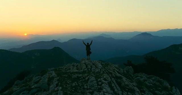关于香水的电影，关于香水的电影推荐（杀死她们只为制成第13瓶香水）