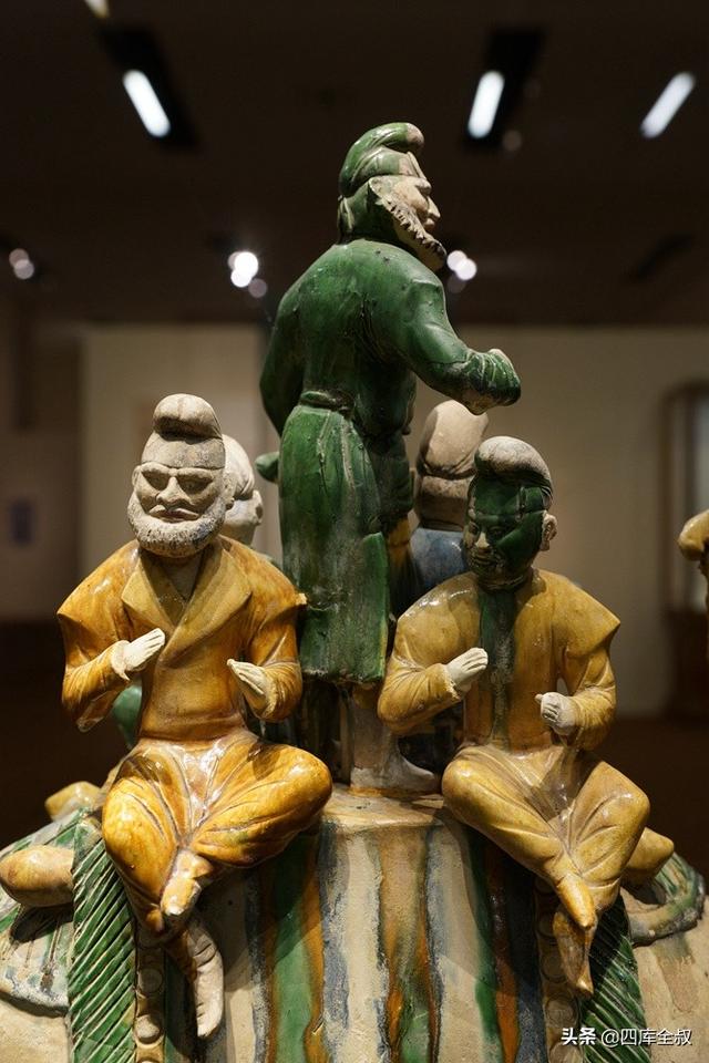 唐三彩是哪三彩，唐三彩有什么（西安、洛阳两地出土的唐三彩）