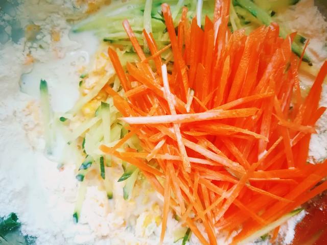 奶香鸡蛋饼这样制作超级好吃，奶香松软可口的牛奶鸡蛋饼