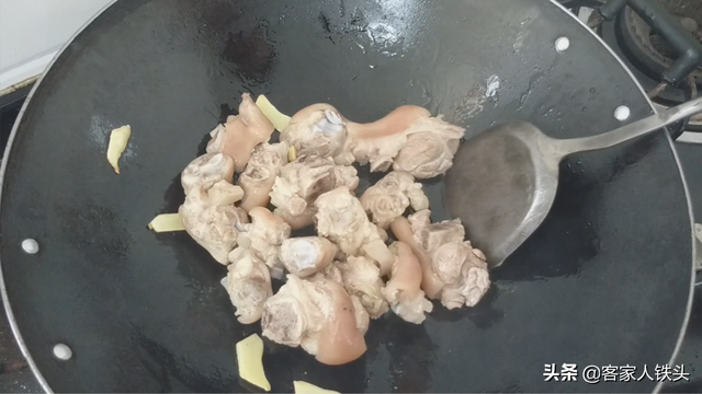 香菇炖肉怎么做好吃，一个客家传统味道做法