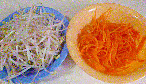 干粉条要泡多久，干粉条要泡多久可以吃（粉条不要泡软就炒）