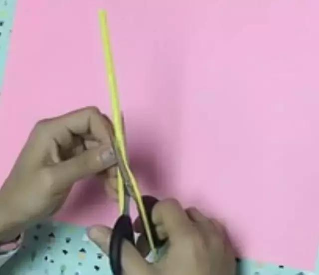 毛毛虫手工制作，橡皮泥手工毛毛虫的做法（10款最简单的毛毛虫手工制作教程）