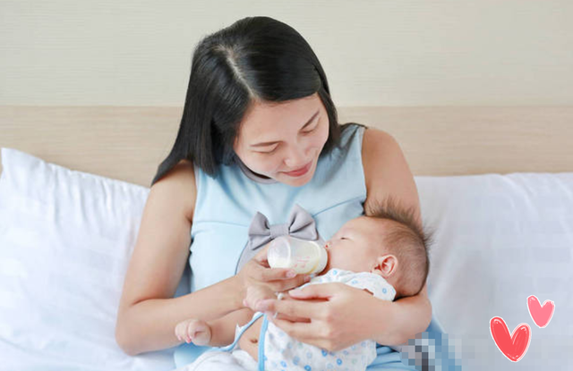 奶粉冲泡正确方法，宝宝奶粉如何冲泡（奶粉如何冲泡、试温、喂养）