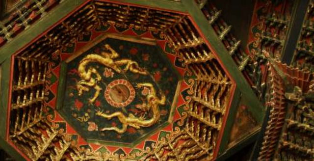 世界各地有哪些塔如埃菲尔铁塔，埃菲尔铁塔是哪国的景点（震不塌烧不坏的千年木塔）