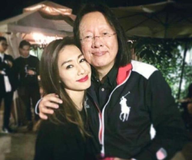 胡定欣，挨个敲监制的门乞讨角色（胡定欣是gd吗）