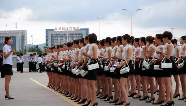 ktv服务员主要做什么，ktv服务员主要做什么日结300正规（为何很多漂亮姑娘都愿意干）