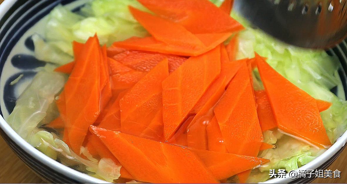 图片[3]-凉拌包菜胡萝卜鸡蛋皮 百吃不腻的下饭菜 简单易学 一看就会-起舞食谱网
