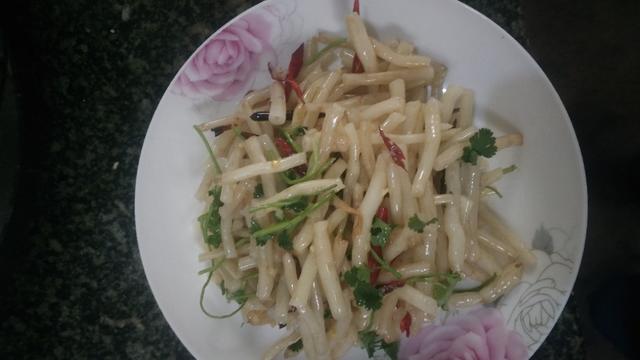 银条菜的家常做法，河南银条菜是什么菜（清脆爽口的凉拌菜――酸辣银条）