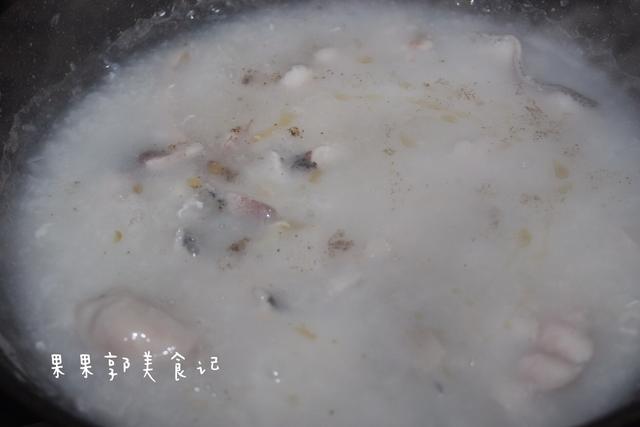 皮蛋鱼肉粥的做法，皮蛋鱼肉粥的做法窍门（教你在家做出茶楼的经典生滚鱼片粥）