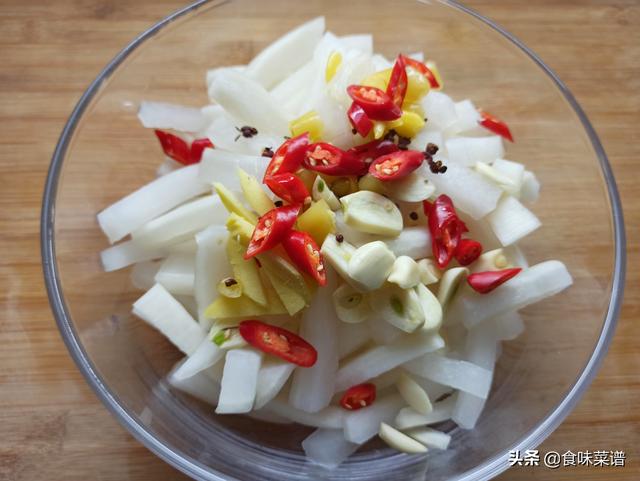 怎么腌制白萝卜又脆又好吃，白萝卜怎么腌制好吃又脆（还是传统做法实用）