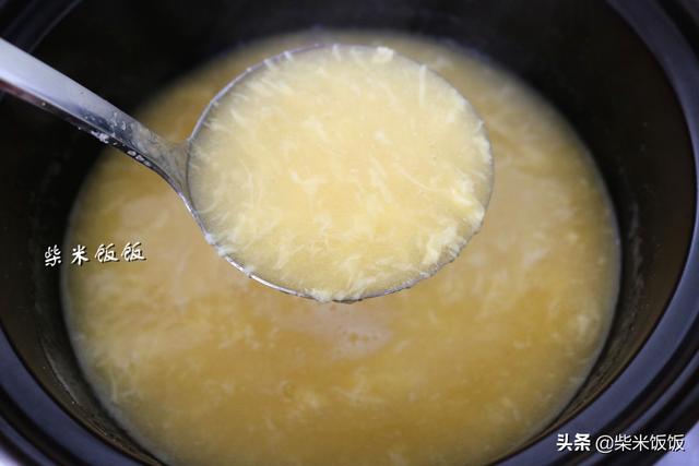 如何做鸡蛋粥可口，玉米面别总蒸着吃了