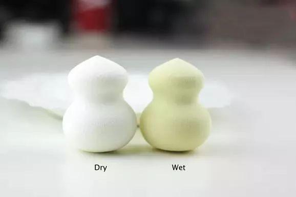 新粉扑的正确使用方法是什么，刚买的粉扑应该怎么用（一只“小小”的海绵粉扑居然有“百种”使用方法）