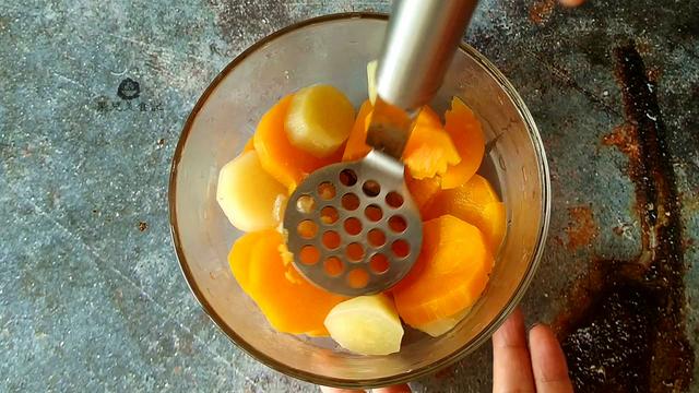 小汤圆甜品的做法，甜汤小汤圆的做法（新鲜红薯变软糯甜品小吃）