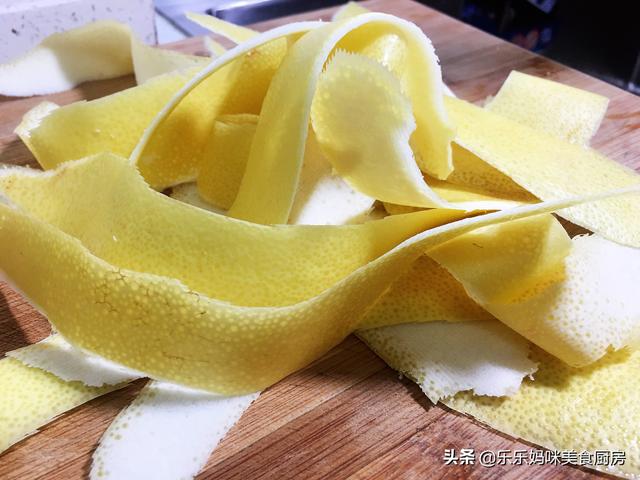 柚子茶的做法，柚子茶的功效与作用及食用方法（入冬后建议多喝蜂蜜柚子茶）