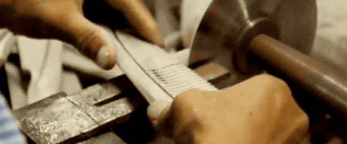 新鲜牛角处理方法，牛角清理方法（怎么从圆圆一个大牛角到平平无奇一把梳）