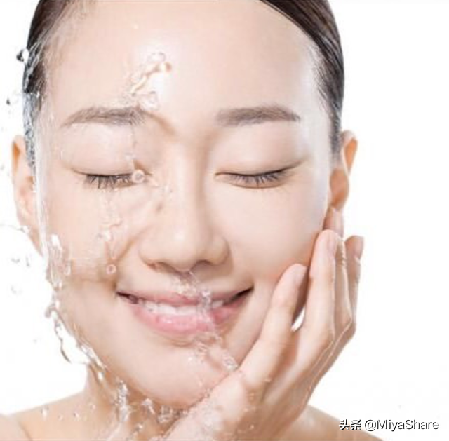 卸妆油进眼睛里模糊怎么办，卸妆膏的正确使用方法（你的卸妆方法错了）