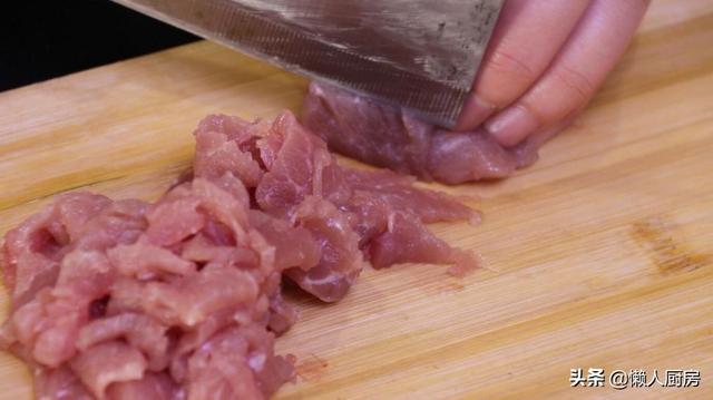 生蚝肉怎么做好吃，不加壳的生蚝怎么吃（这个季节的生蚝肥美）
