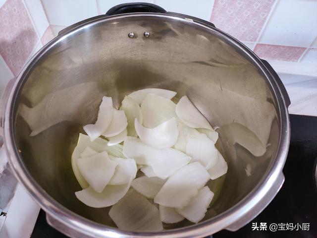 不炸的炖带鱼方法，带鱼不炸只炖怎么做好吃（费一次事能吃一周）