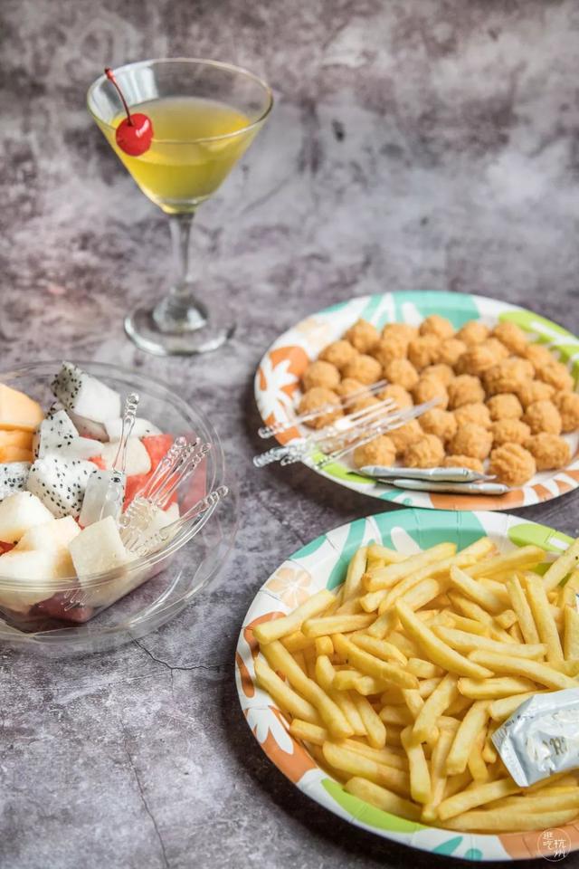 helens红牛桶是什么，helens啤酒桶（最近爆火的“午夜小酒馆”）