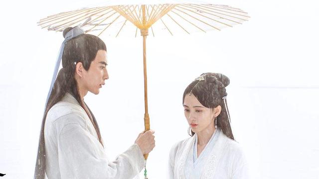 当159cm的鞠婧祎遇到155cm的郭敬明，有一个人的身高可能不太准