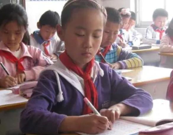 几岁读六年级，6岁读几年级（有关小学生上学年龄这个问题）