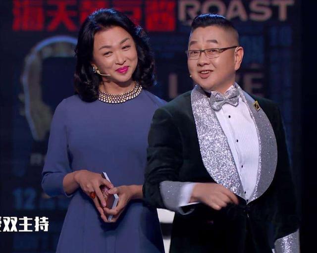 张绍刚，因主持《今日说法》大放异彩，而今他一家三口甜蜜照曝光