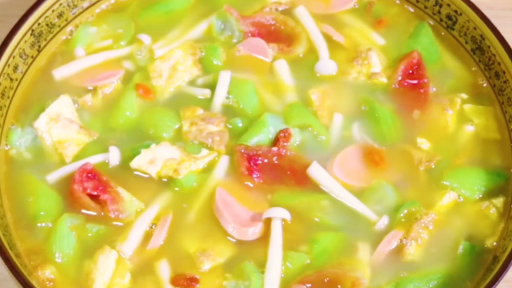 【絲瓜白玉菇湯】做法步驟圖 營養(yǎng)又美味 清甜開胃還解油膩-起舞食譜網(wǎng)