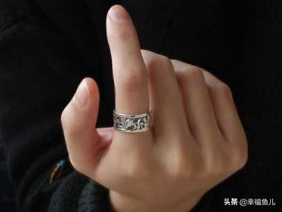 十个手指戴戒指的意义，十个手指戴戒指的意义是什么（不同手指戴戒指含义不同）
